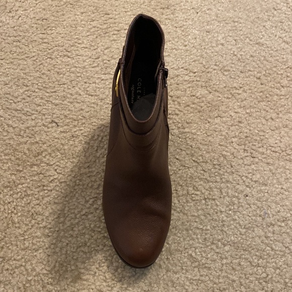 Cole Haan block heel almond toe leather ankle boots w gold hardware ankle strap - Picture 2 of 6